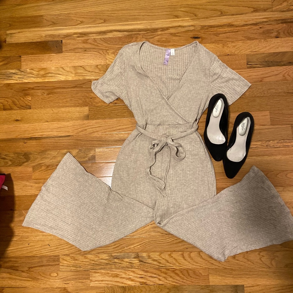Jumpsuits start here - Picture 3 of 3